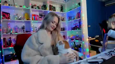 Snapshot of holy_rumi chatting on 12-17-25, 11:16 Rumi online show from 12-17-25, 11:16