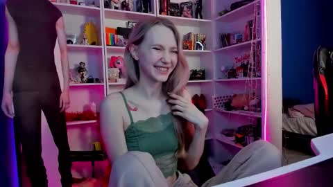 Snapshot of holy_rumi chatting on 01-16-26, 11:03 Rumi online show from 01-16-26, 11:03