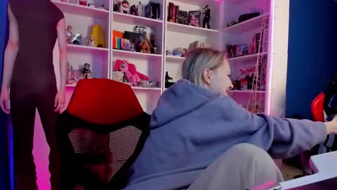 Snapshot of holy_rumi chatting on 01-18-26, 12:09 Rumi online show from 01-18-26, 12:09