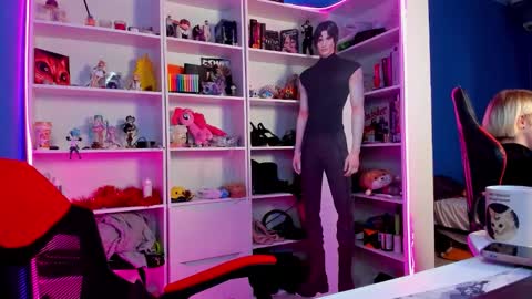 Snapshot of holy_rumi chatting on 02-14-26, 10:45 Rumi online show from 02-14-26, 10:45