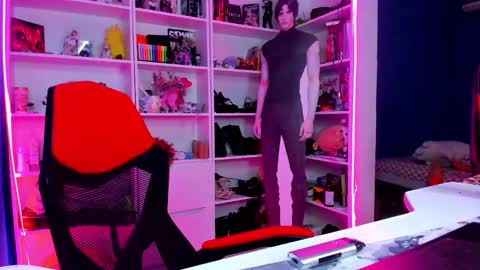 Snapshot of holy_rumi chatting on 03-09-26, 01:15 Rumi online show from 03-09-26, 01:15