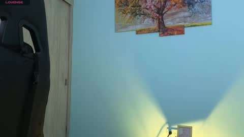 Snapshot of holybeauty_ chatting on 05-26-26, 12:28 Jam online show from 05-26-26, 12:28