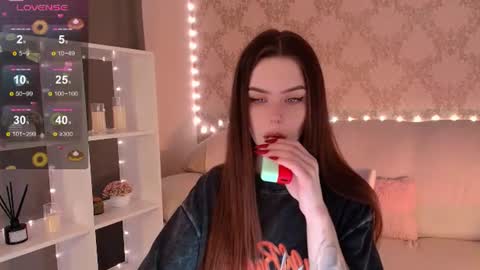 Mia online show from 06-29-26, 03:02
