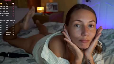 Snapshot of holyvivian chatting on 03-11-25, 06:10 V online show from 03-11-25, 06:10