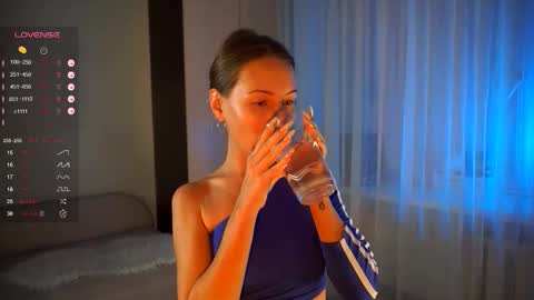 Snapshot of holyvivian chatting on 09-14-25, 08:08 V online show from 09-14-25, 08:08