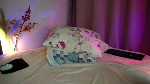 Snapshot of holyyy_fuck chatting on 03-10-25, 05:18 Vicky my another account here - desperate clit online show from 03-10-25, 05:18