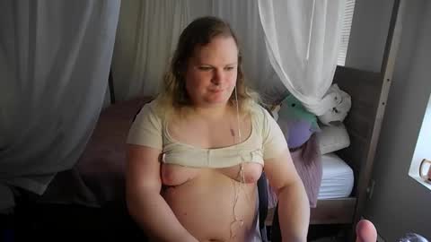 Snapshot of homegrownheifer chatting on 03-06-26, 06:37 homegrownheifer online show from 03-06-26, 06:37