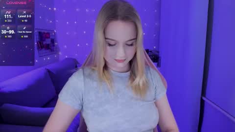 Snapshot of honey_blondee chatting on 02-22-26, 06:28 Tammy online show from 02-22-26, 06:28