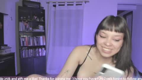 Snapshot of honey_hoe chatting on 05-08-26, 01:33 Lau online show from 05-08-26, 01:33