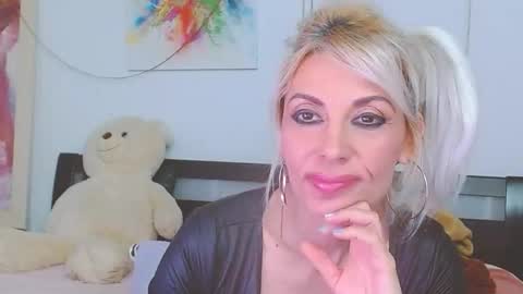 Snapshot of honey_lara chatting on 04-18-26, 11:16 honey_lara online show from 04-18-26, 11:16