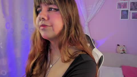 Snapshot of honey_m0on chatting on 04-11-26, 06:45 Milenka online show from 04-11-26, 06:45
