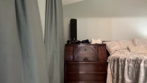 honey_man14 online show from 06-01-26, 07:04