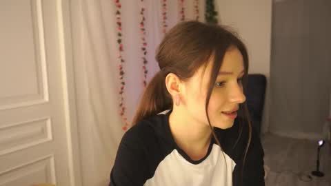 Snapshot of honey_pixie chatting on 03-05-25, 11:05 honey_pixie online show from 03-05-25, 11:05