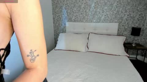 honey_sweet777 online show from 04-25-26, 07:44