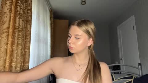 Klara online show from 06-03-26, 02:33