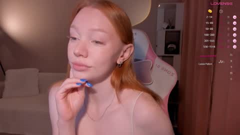 Snapshot of honeyautumn chatting on 11-24-25, 09:25 honeyautumn online show from 11-24-25, 09:25