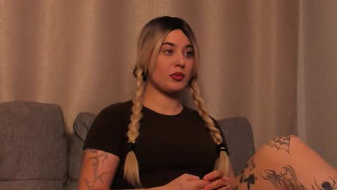 Snapshot of honeybae01 chatting on 10-29-25, 03:47 Mary online show from 10-29-25, 03:47