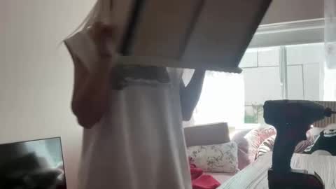 Snapshot of honeybun_z chatting on 10-02-25, 11:45 honeybun_z online show from 10-02-25, 11:45