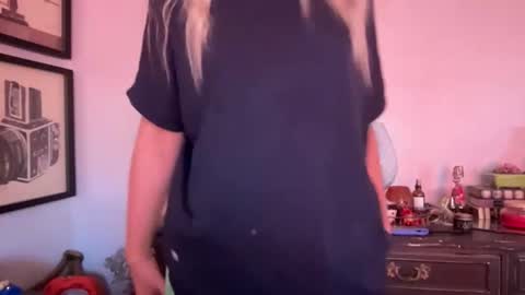 honeybun_z online show from 11-16-25, 04:56