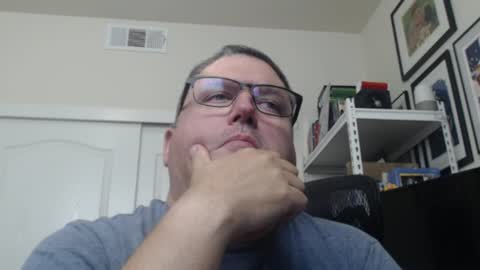 Snapshot of honeybunches1777 chatting on 08-01-26, 04:50 honeybunches1777 online show from 08-01-26, 04:50