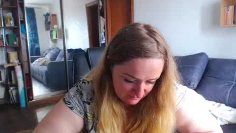 Snapshot of honeydewmolly chatting on 06-08-26, 10:48 HoneydewMolly online show from 06-08-26, 10:48