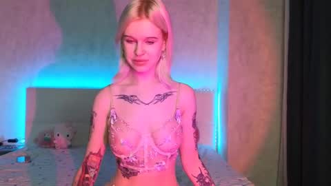 Lisa online show from 10-10-25, 02:10