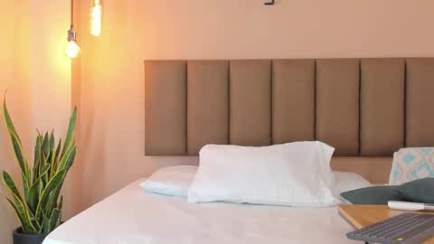 Snapshot of honeygray02 chatting on 11-05-25, 03:06 honeygray02 online show from 11-05-25, 03:06