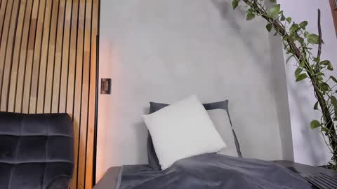 Sofia independent model online show from 12-15-24, 11:23