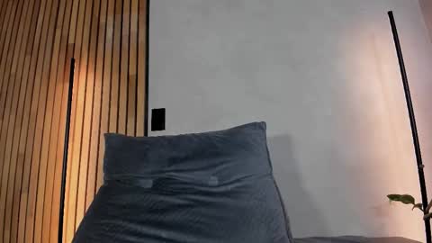 Sofia independent model online show from 12-21-25, 11:39