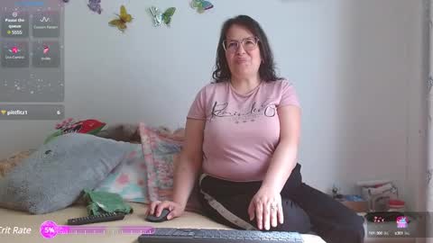 Snapshot of honeyhotpaty chatting on 12-19-24, 06:23 sofia online show from 12-19-24, 06:23