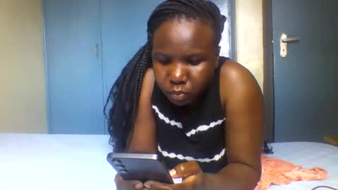 Honeymuny online show from 12-18-25, 09:04