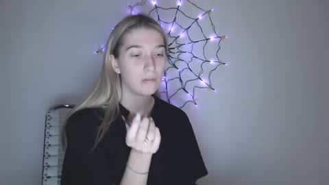 honeyveil online show from 11-06-25, 02:07