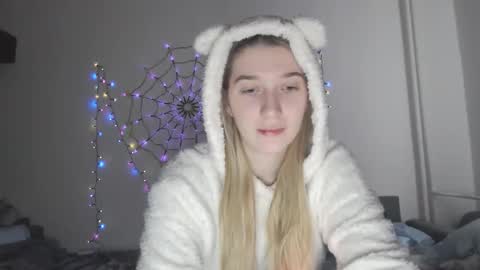 honeyveil online show from 11-22-25, 01:21