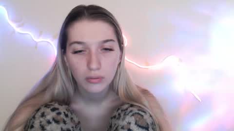 honeyveil online show from 04-17-26, 01:58