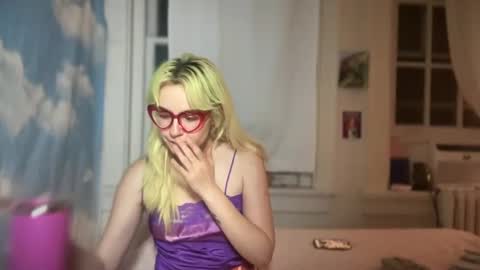 Snapshot of honeyxlimbed chatting on 09-18-25, 06:15 Emi Rose online show from 09-18-25, 06:15