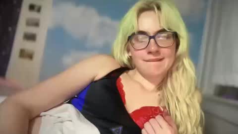 Snapshot of honeyxlimbed chatting on 10-13-25, 11:38 Emi Rose online show from 10-13-25, 11:38