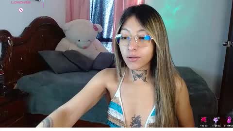 Hoollly Jones online show from 12-17-25, 01:06