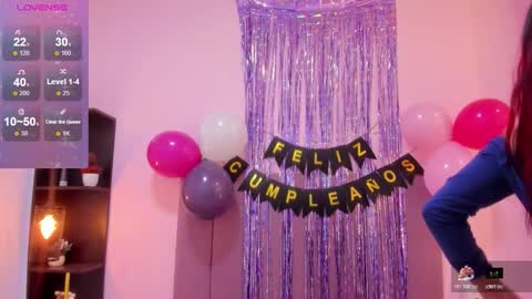 Snapshot of hoollyhendrix chatting on 11-01-25, 08:44 holly online show from 11-01-25, 08:44