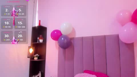 Snapshot of hoollyhendrix chatting on 11-05-25, 08:31 holly online show from 11-05-25, 08:31