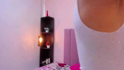 Snapshot of hoollyhendrix chatting on 11-12-25, 08:41 holly online show from 11-12-25, 08:41