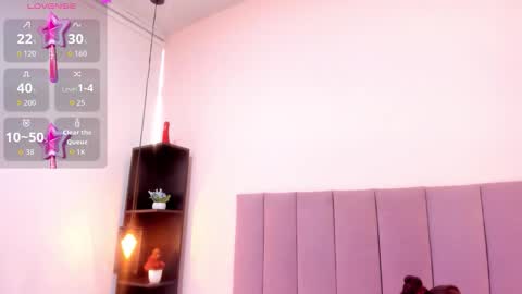 Snapshot of hoollyhendrix chatting on 11-19-25, 08:09 holly online show from 11-19-25, 08:09