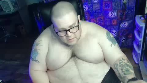 Snapshot of hoosierdaddyxl chatting on 09-26-25, 05:50 Sir online show from 09-26-25, 05:50