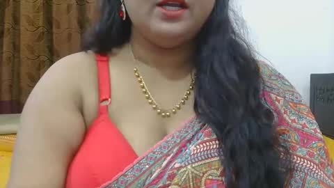 Snapshot of horneydesibabe chatting on 10-20-25, 05:57 horneydesibabe online show from 10-20-25, 05:57