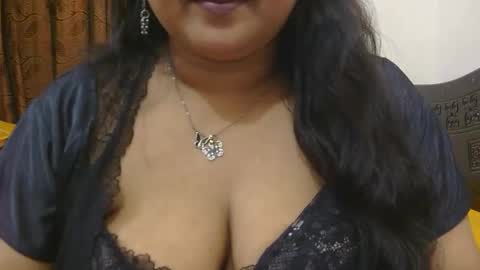 Snapshot of horneydesibabe chatting on 10-23-25, 06:39 horneydesibabe online show from 10-23-25, 06:39