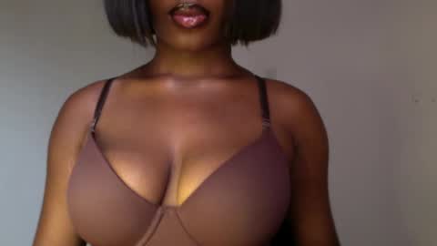 Snapshot of horny_goddess_delilah chatting on 05-18-26, 11:05 delilah online show from 05-18-26, 11:05