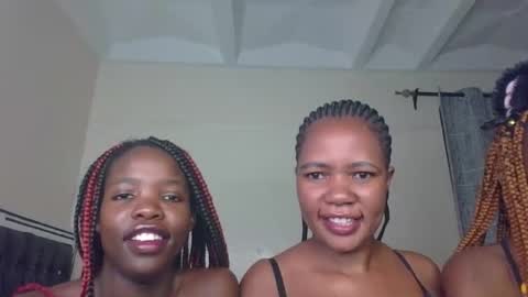 Snapshot of horny_lainie chatting on 09-30-25, 05:40 horny_lainie online show from 09-30-25, 05:40
