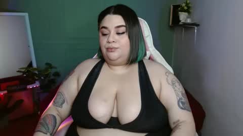 Snapshot of horny_neighbors_ chatting on 12-29-24, 10:01 onlyTiffany I broke up with frank 10 days ago online show from 12-29-24, 10:01