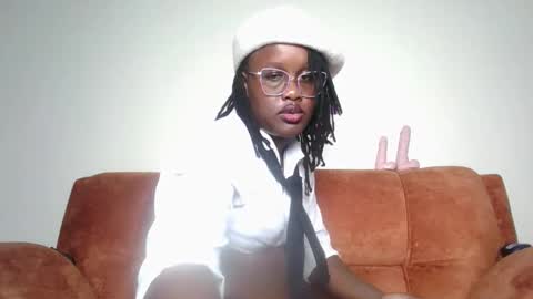 Lucy online show from 12-05-25, 01:31