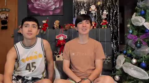 Snapshot of horny_twinks_guys chatting on 12-07-24, 10:06 Alex and Camilo online show from 12-07-24, 10:06