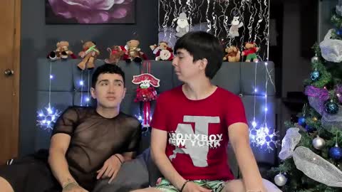 Snapshot of horny_twinks_guys chatting on 12-09-24, 09:37 Alex and Camilo online show from 12-09-24, 09:37